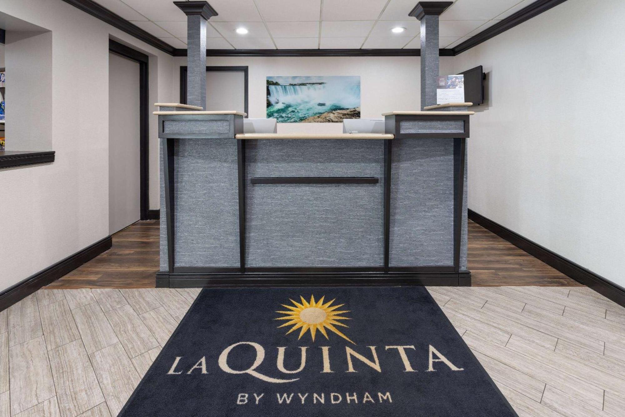 La Quinta Inn By Wyndham Buffalo Airport Williamsville Extérieur photo